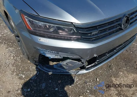 2017 Volkswagen Passat 1.8T R-Line z USA, uszkodzony, nr VIN 1VWDT7A38HC004959